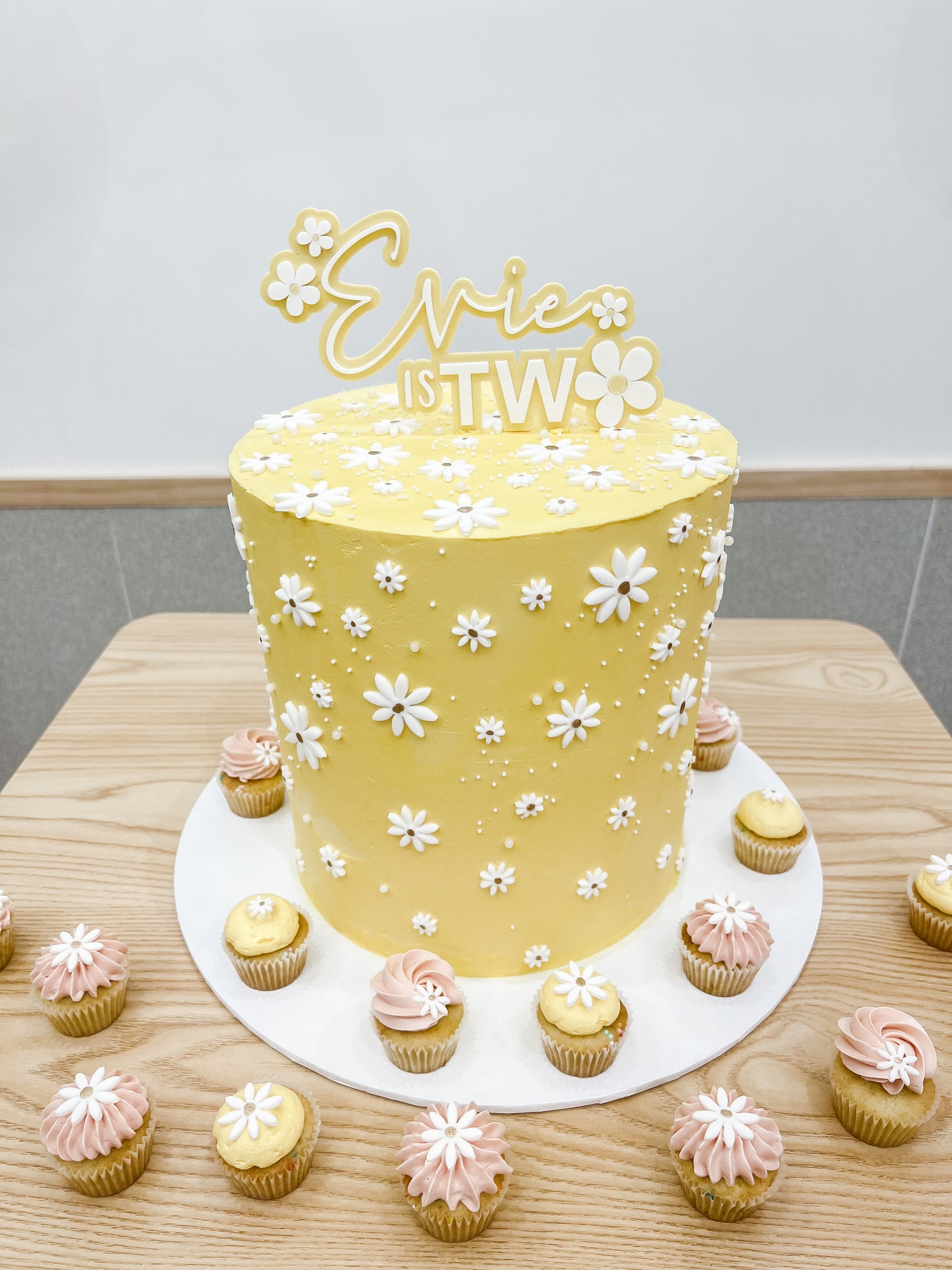 Daisy Cake Topper (Name + Age)